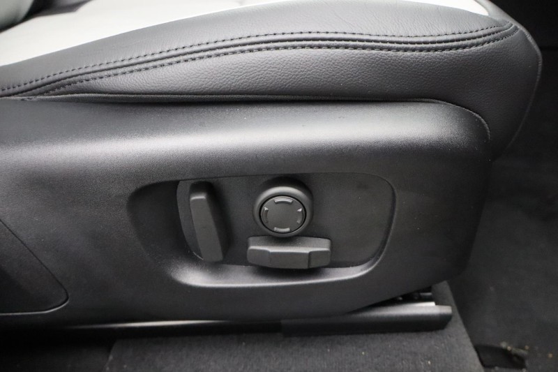 2025 (25) LAND ROVER RANGE ROVER VELAR 2.0 D200 MHEV Dynamic SE 5dr Auto 4886496