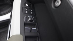 2021 (21) LAND ROVER DEFENDER 3.0 D250 SE 110 5dr Auto 4541611