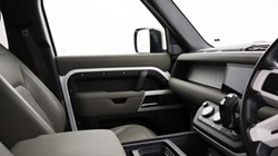 2021 (21) LAND ROVER DEFENDER 3.0 D250 SE 110 5dr Auto 4541616