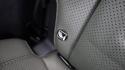 2021 (21) LAND ROVER DEFENDER 3.0 D250 SE 110 5dr Auto 4541602