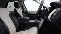 2024 (74) LAND ROVER DISCOVERY 3.0 D350 Dynamic HSE 5dr Auto 4644096
