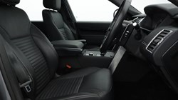 2022 (22) LAND ROVER DISCOVERY 3.0 D300 R-Dynamic SE 5dr Auto 4662576