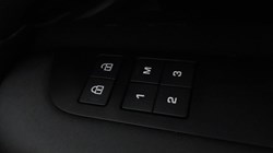 2022 (22) LAND ROVER DISCOVERY 3.0 D300 R-Dynamic SE 5dr Auto 4662580