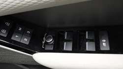 2022 (22) LAND ROVER RANGE ROVER VELAR 2.0 D200 Edition 5dr Auto 4613425