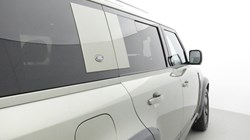 2021 (71) LAND ROVER DEFENDER 3.0 D300 X-Dynamic SE 110 5dr Auto 4657663