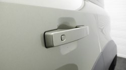 2021 (71) LAND ROVER DEFENDER 3.0 D300 X-Dynamic SE 110 5dr Auto 4657679