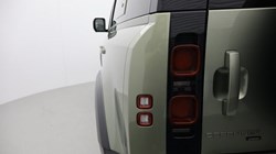 2021 (71) LAND ROVER DEFENDER 3.0 D300 X-Dynamic SE 110 5dr Auto 4657652