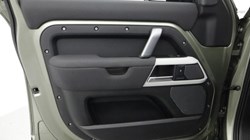2021 (71) LAND ROVER DEFENDER 3.0 D300 X-Dynamic SE 110 5dr Auto 4657690
