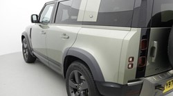 2021 (71) LAND ROVER DEFENDER 3.0 D300 X-Dynamic SE 110 5dr Auto 4657664