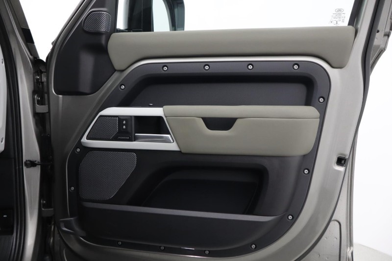 2022 (72) LAND ROVER DEFENDER 2.0 P400e XS Edition 110 5dr Auto 4682863