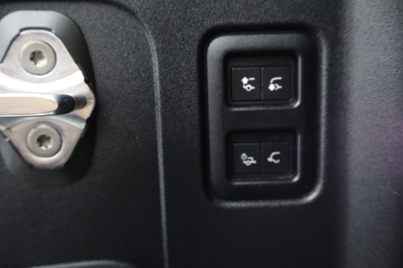 2022 (72) LAND ROVER DEFENDER 2.0 P400e XS Edition 110 5dr Auto 4682829