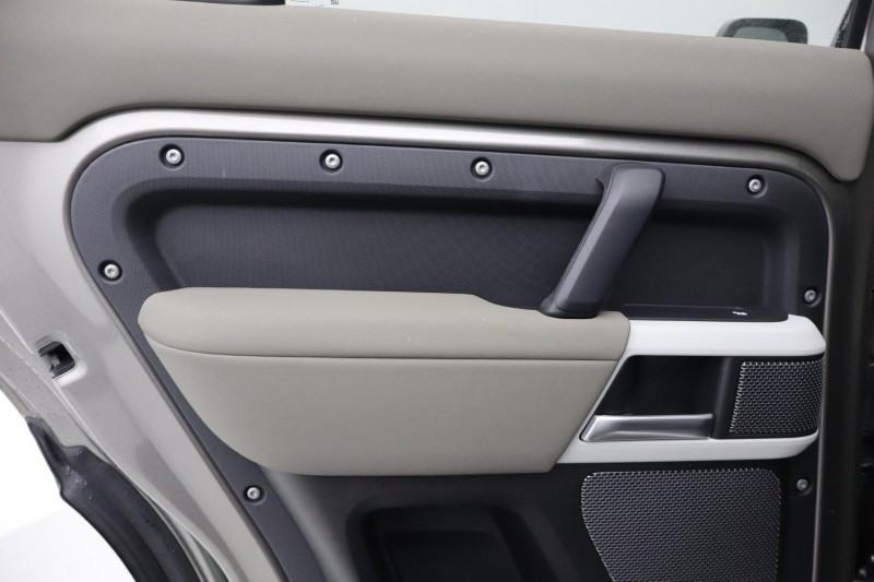 2022 (72) LAND ROVER DEFENDER 2.0 P400e XS Edition 110 5dr Auto 4682858