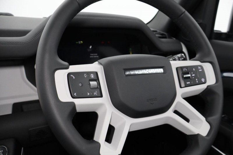 2025 (75) LAND ROVER COMMERCIAL DEFENDER 3.0 D250 Hard Top S Auto [3 Seat] 4709351