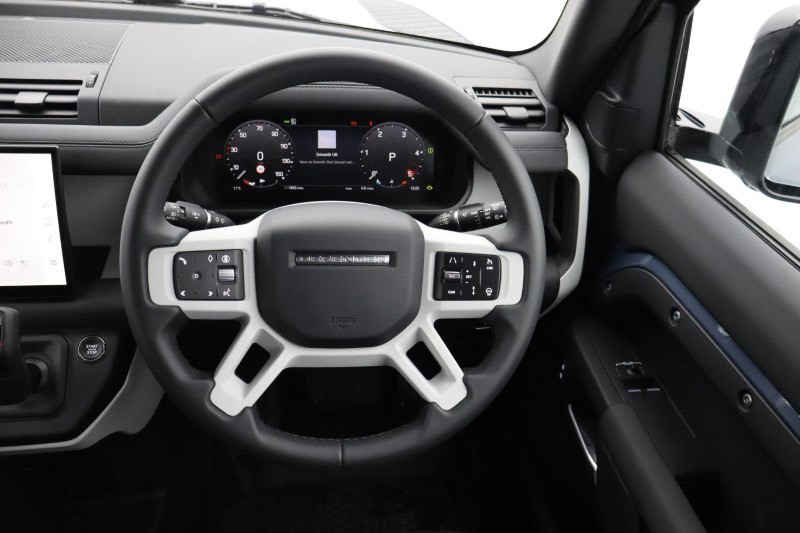 2025 (75) LAND ROVER COMMERCIAL DEFENDER 3.0 D250 Hard Top S Auto [3 Seat] 4709378