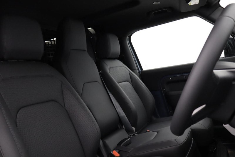 2025 (75) LAND ROVER COMMERCIAL DEFENDER 3.0 D250 Hard Top S Auto [3 Seat] 4709383