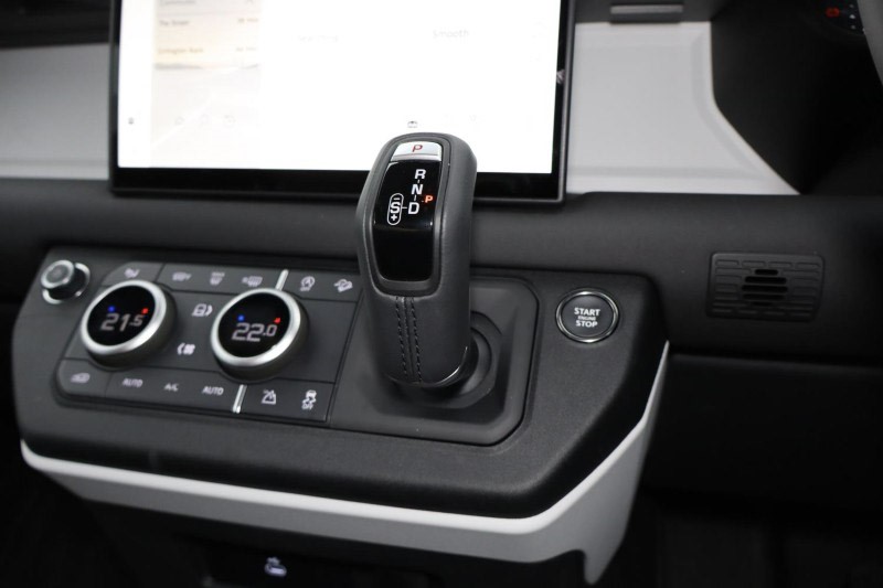 2025 (75) LAND ROVER COMMERCIAL DEFENDER 3.0 D250 Hard Top S Auto [3 Seat] 4709352