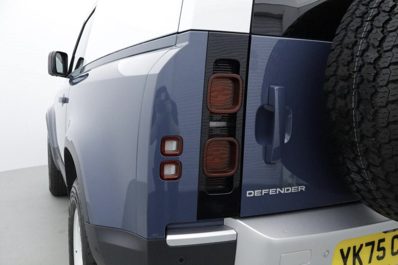 2025 (75) LAND ROVER COMMERCIAL DEFENDER 3.0 D250 Hard Top S Auto [3 Seat] 4709402
