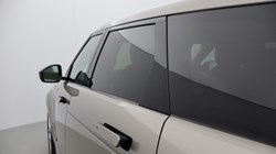 2022 (22) LAND ROVER RANGE ROVER EVOQUE 2.0 D200 R-Dynamic SE 5dr Auto 4755639