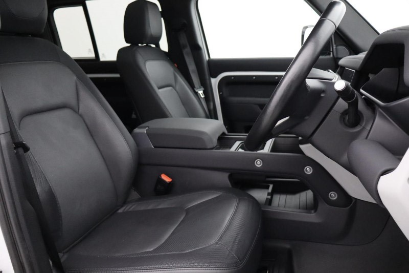 2022 (72) LAND ROVER DEFENDER 3.0 D250 X-Dynamic S 110 5dr Auto 4750940