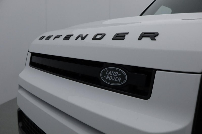 2022 (72) LAND ROVER DEFENDER 3.0 D250 X-Dynamic S 110 5dr Auto 4750983