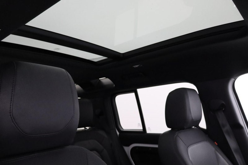 2022 (72) LAND ROVER DEFENDER 3.0 D250 X-Dynamic S 110 5dr Auto 4750942