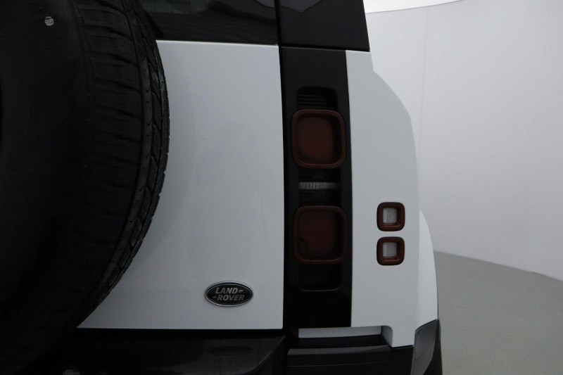 2022 (72) LAND ROVER DEFENDER 3.0 D250 X-Dynamic S 110 5dr Auto 4750990