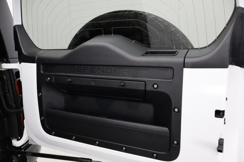 2022 (72) LAND ROVER DEFENDER 3.0 D250 X-Dynamic S 110 5dr Auto 4750917