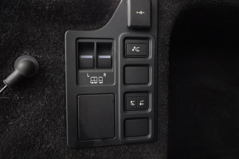 2023 (73) LAND ROVER DISCOVERY 3.0 D300 R-Dynamic HSE 5dr Auto 4736016