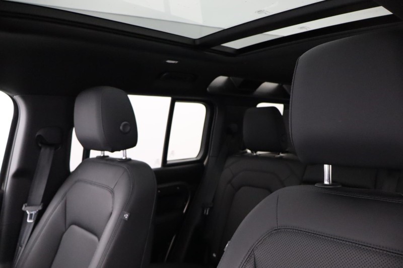 2025 (74) LAND ROVER DEFENDER 3.0 D250 X-Dynamic SE 110 5dr Auto 4820684