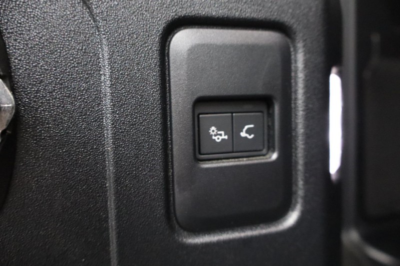 2025 (74) LAND ROVER DEFENDER 3.0 D250 X-Dynamic SE 110 5dr Auto 4820642