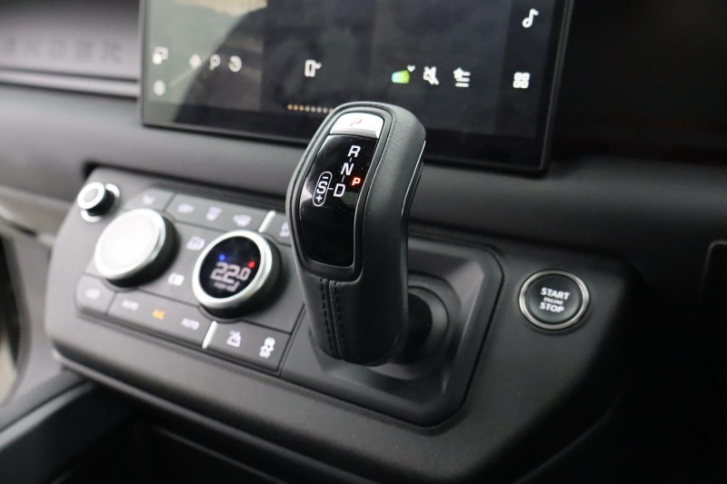 2025 (74) LAND ROVER DEFENDER 3.0 D250 X-Dynamic SE 110 5dr Auto 4820664