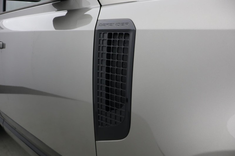 2025 (74) LAND ROVER DEFENDER 3.0 D250 X-Dynamic SE 110 5dr Auto 4820652