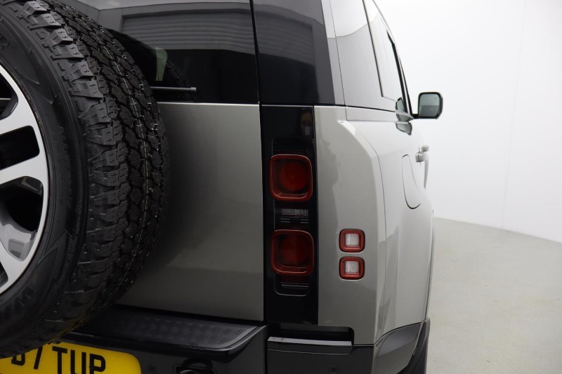 2025 (74) LAND ROVER DEFENDER 3.0 D250 X-Dynamic SE 110 5dr Auto 4820631