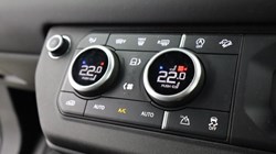 2025 (74) LAND ROVER DEFENDER 3.0 D250 X-Dynamic SE 110 5dr Auto 4820678