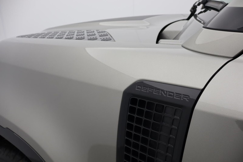 2025 (74) LAND ROVER DEFENDER 3.0 D250 X-Dynamic SE 110 5dr Auto 4820659