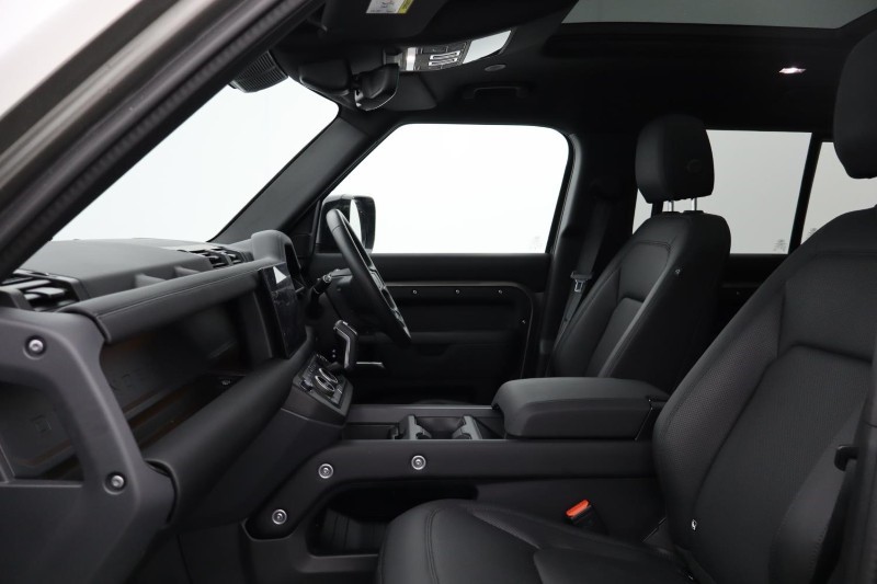 2025 (74) LAND ROVER DEFENDER 3.0 D250 X-Dynamic SE 110 5dr Auto 4820682