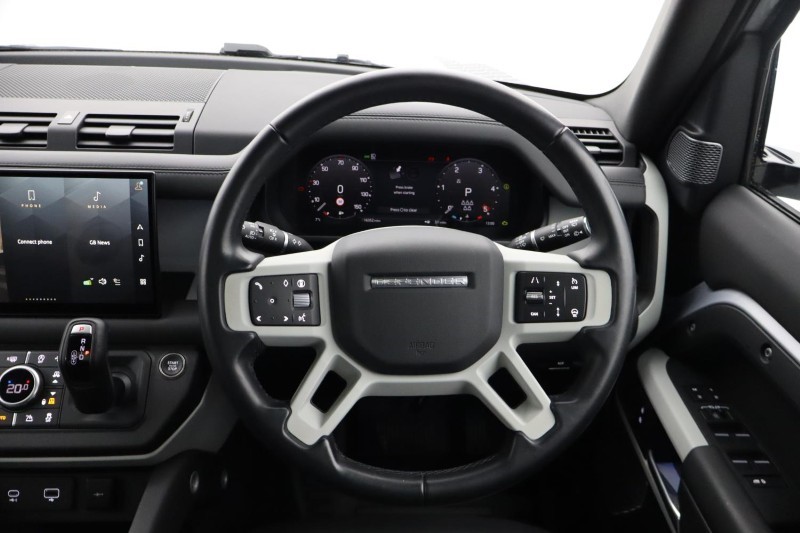 2024 (24) LAND ROVER DEFENDER 3.0 D300 X-Dynamic HSE 110 5dr Auto [7 Seat] 4780764