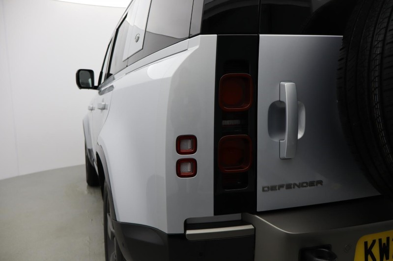 2024 (24) LAND ROVER DEFENDER 3.0 D300 X-Dynamic HSE 110 5dr Auto [7 Seat] 4780712