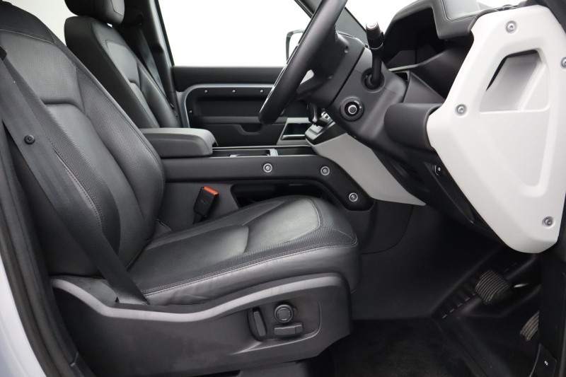 2024 (24) LAND ROVER DEFENDER 3.0 D300 X-Dynamic HSE 110 5dr Auto [7 Seat] 4780751