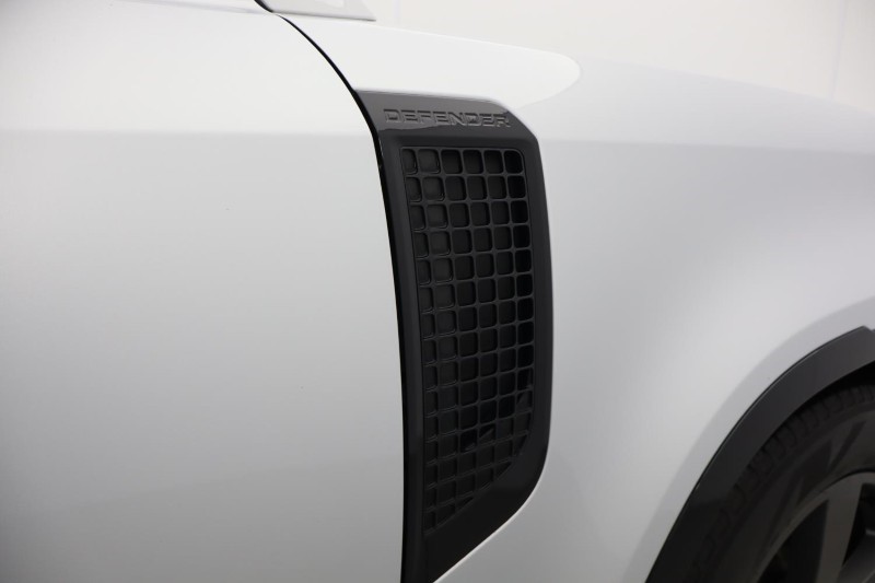 2024 (24) LAND ROVER DEFENDER 3.0 D300 X-Dynamic HSE 110 5dr Auto [7 Seat] 4780741