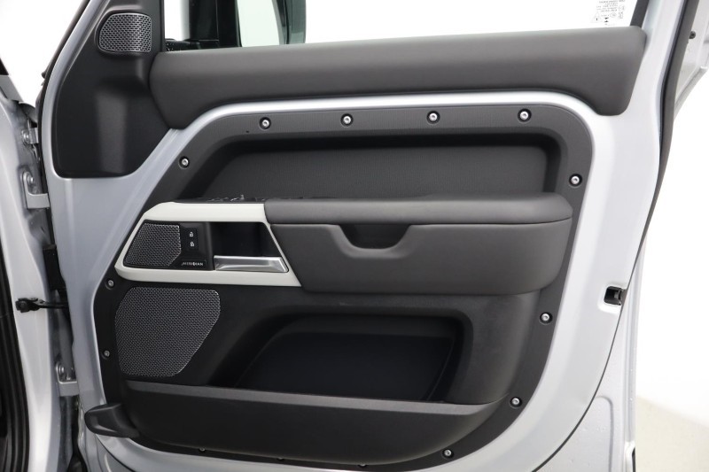 2024 (24) LAND ROVER DEFENDER 3.0 D300 X-Dynamic HSE 110 5dr Auto [7 Seat] 4780750