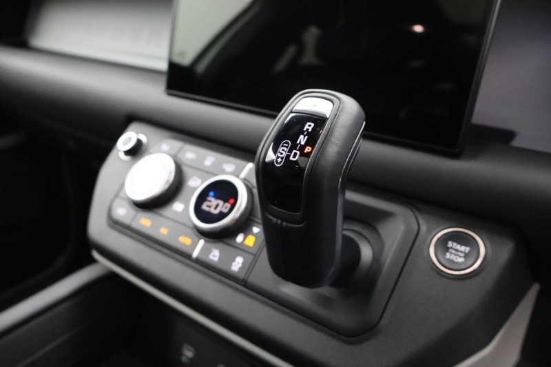 2024 (24) LAND ROVER DEFENDER 3.0 D300 X-Dynamic HSE 110 5dr Auto [7 Seat] 4780756