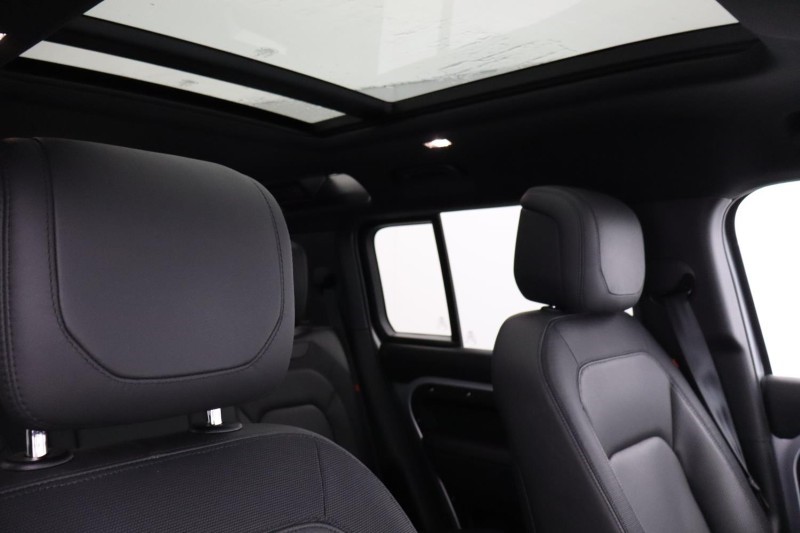 2024 (24) LAND ROVER DEFENDER 3.0 D300 X-Dynamic HSE 110 5dr Auto [7 Seat] 4780755