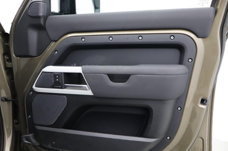 2022 (72) LAND ROVER DEFENDER 3.0 D250 X-Dynamic S 110 5dr Auto 4823647