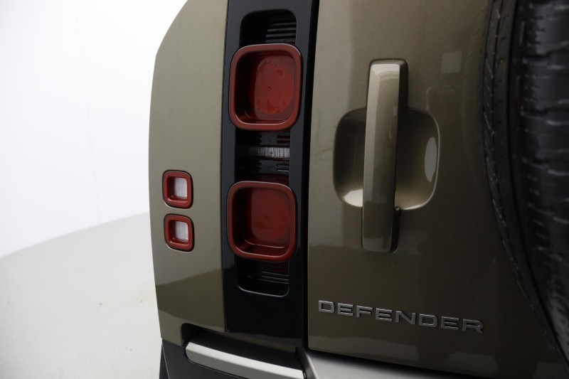 2022 (72) LAND ROVER DEFENDER 3.0 D250 X-Dynamic S 110 5dr Auto 4823616