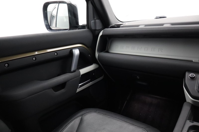 2022 (72) LAND ROVER DEFENDER 3.0 D250 X-Dynamic S 110 5dr Auto 4823685
