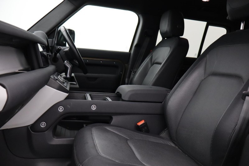 2022 (72) LAND ROVER DEFENDER 3.0 D250 X-Dynamic S 110 5dr Auto 4823640