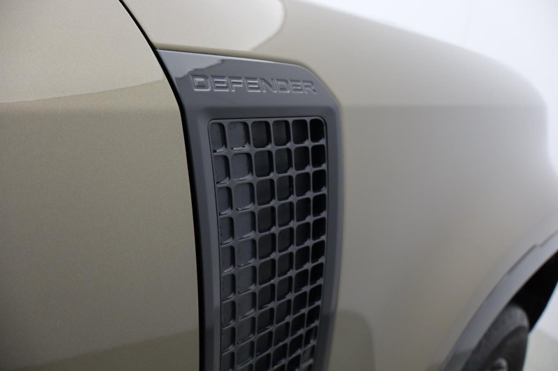 2022 (72) LAND ROVER DEFENDER 3.0 D250 X-Dynamic S 110 5dr Auto 4823622