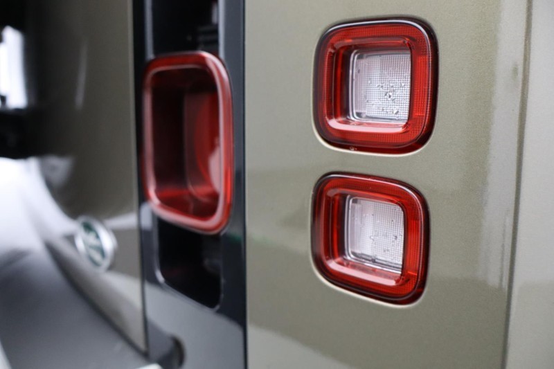 2022 (72) LAND ROVER DEFENDER 3.0 D250 X-Dynamic S 110 5dr Auto 4823644