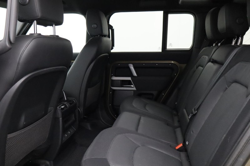 2022 (72) LAND ROVER DEFENDER 3.0 D250 X-Dynamic S 110 5dr Auto 4823638